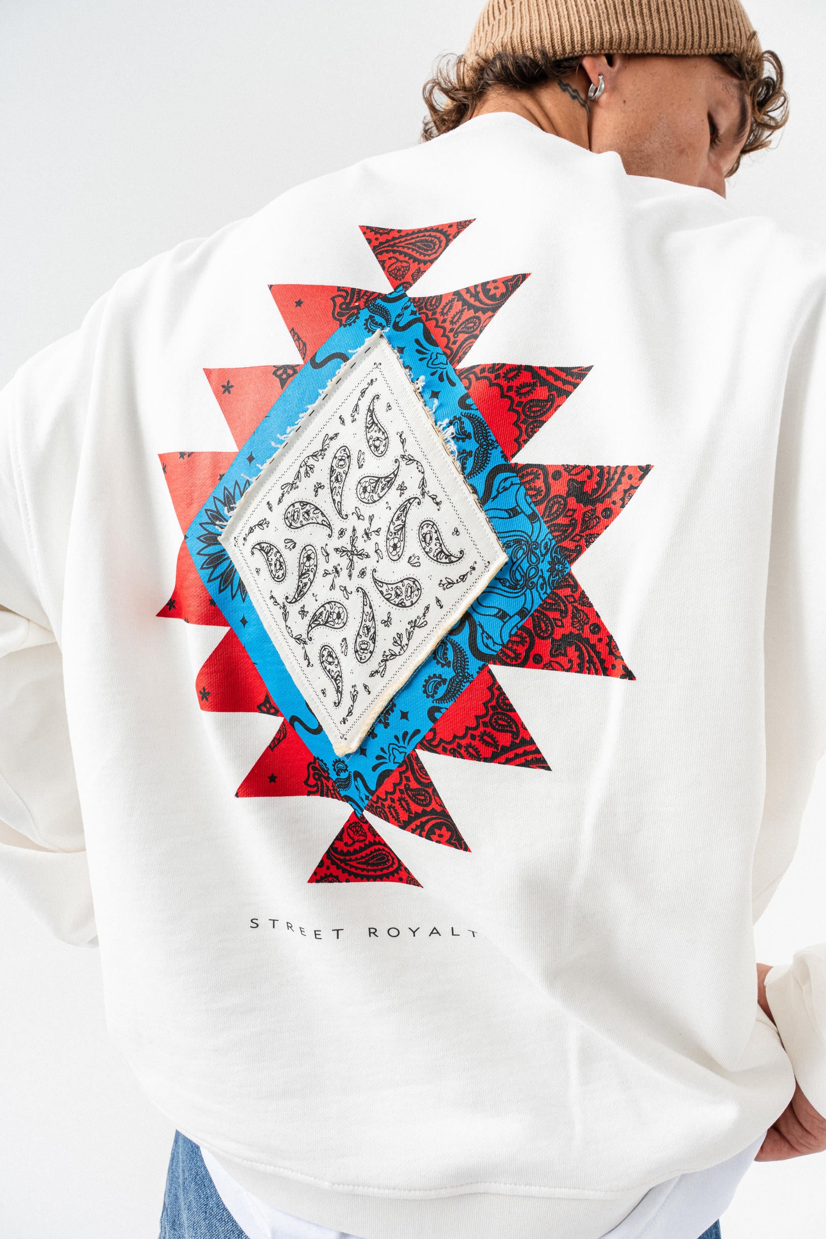 Desenli Patchli Oversize Sweatshirt - Ekru