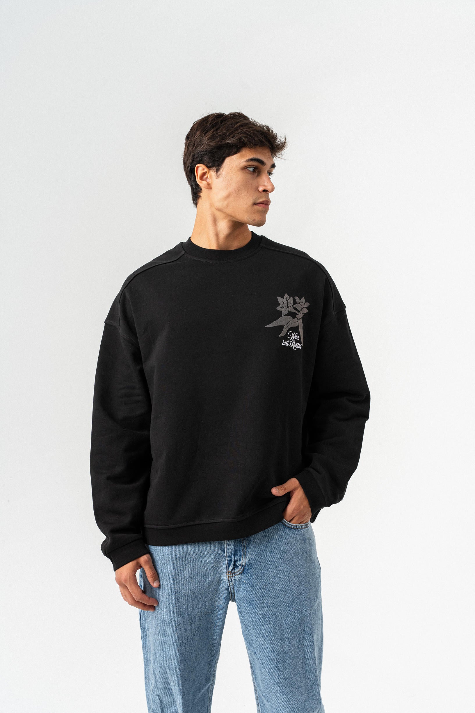 Çiçek Desenli Oversize Sweatshirt - Siyah