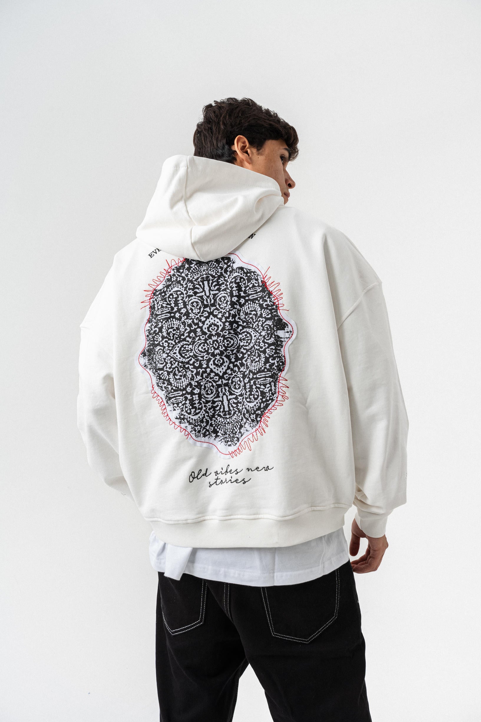Nakış Detaylı Kapüşonlu Oversize Sweatshirt - Beyaz
