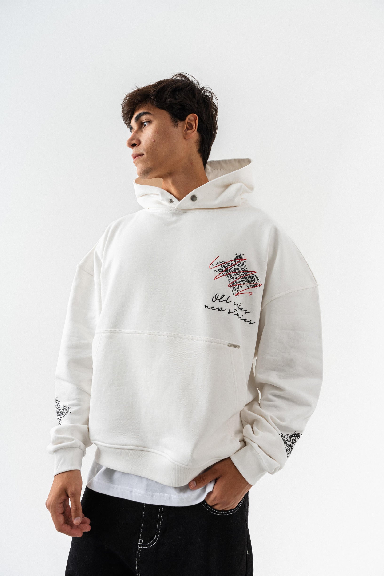 Nakış Detaylı Kapüşonlu Oversize Sweatshirt - Beyaz