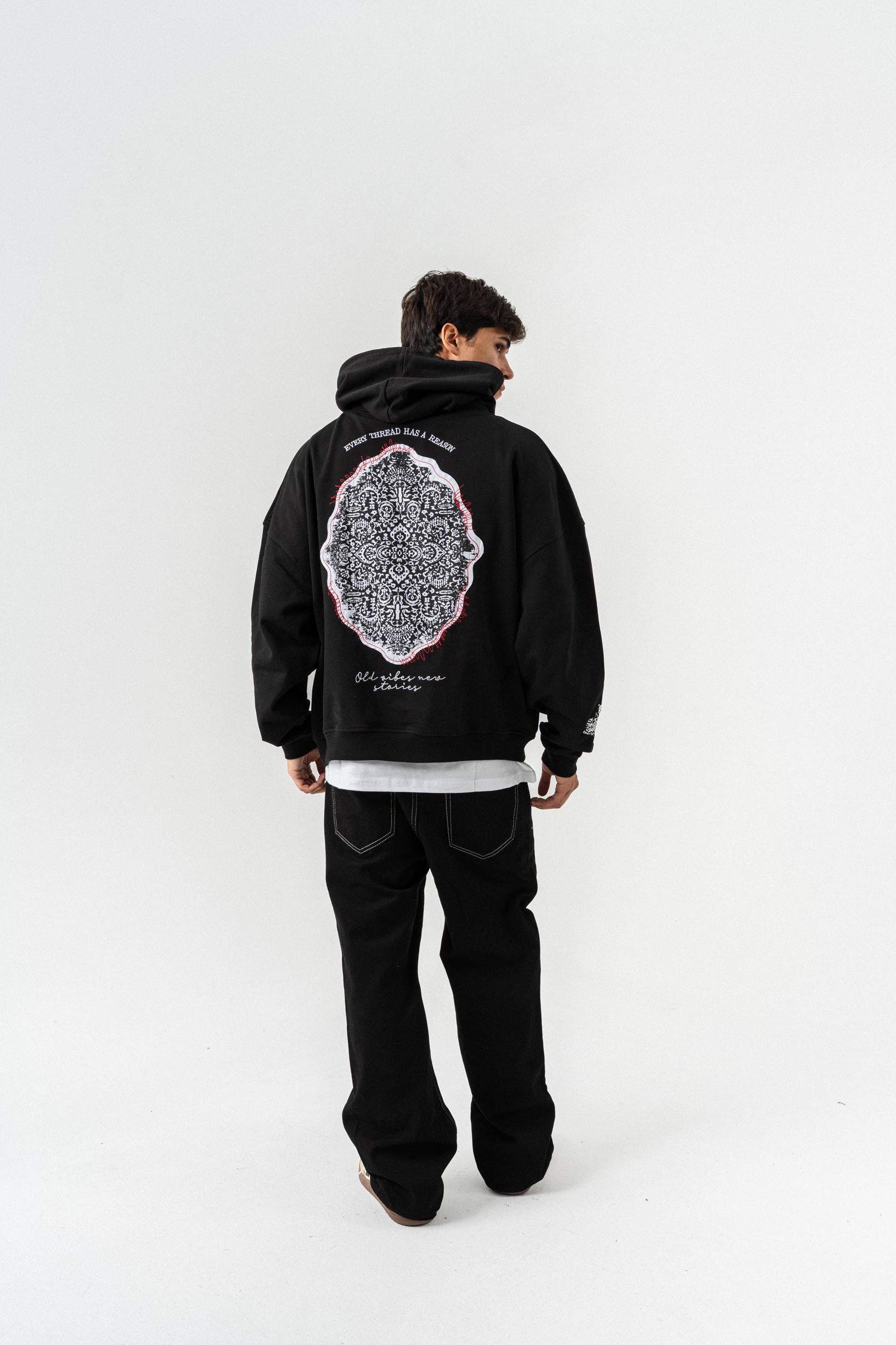 Nakış Detaylı Kapüşonlu Oversize Sweatshirt - Siyah