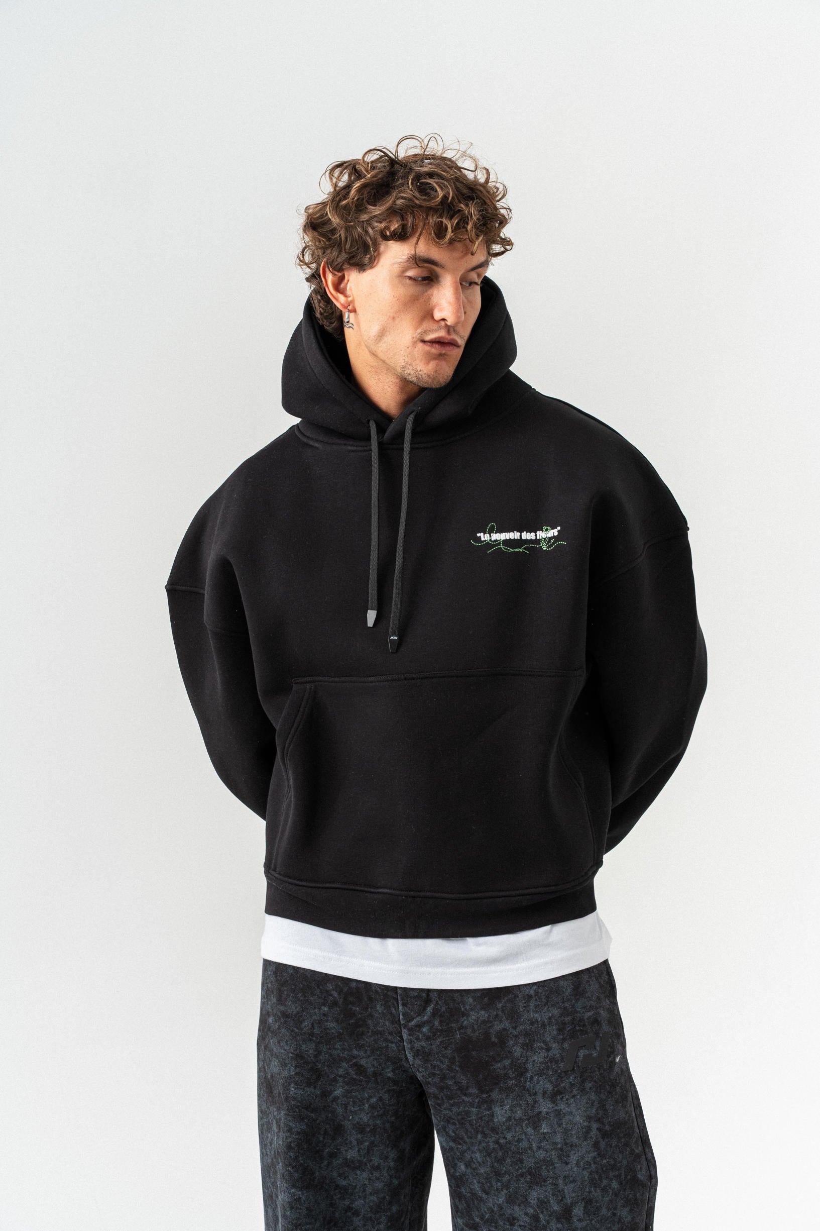 Çiçek Desenli Kapüşonlu Oversize Sweatshirt - Siyah