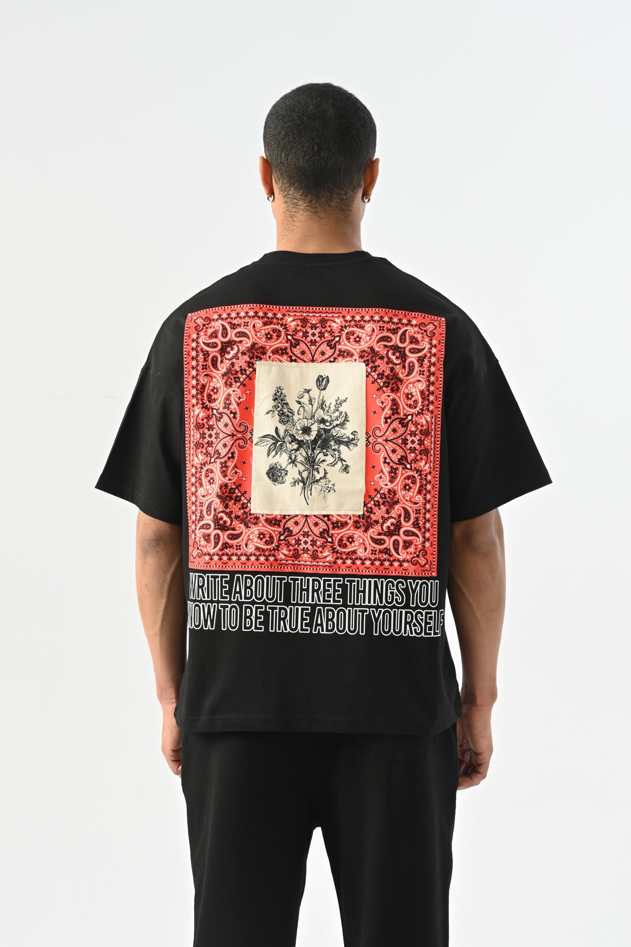 Çiçek Desenli Patch Detaylı Overisize T-shirt - Siyah