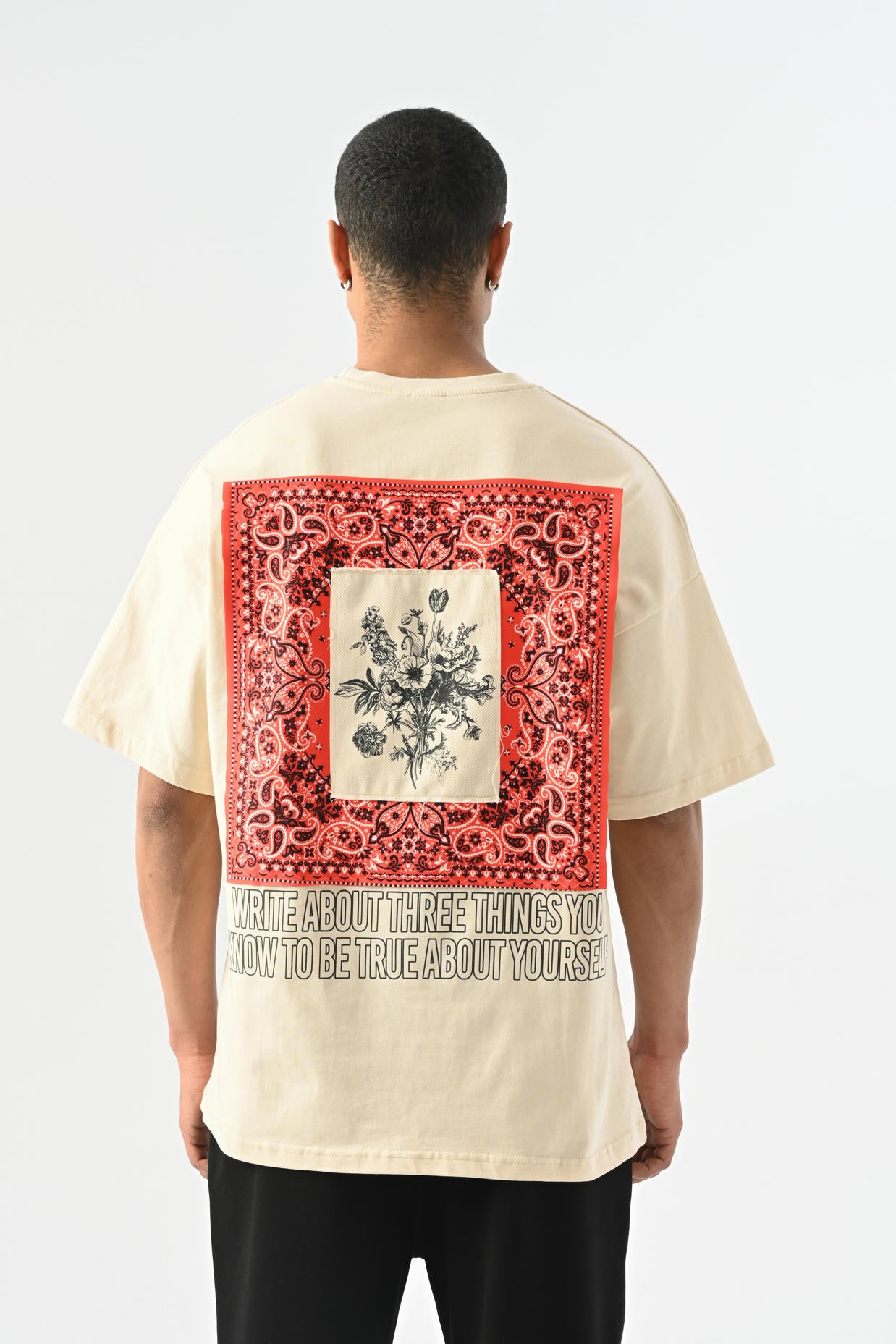 Çiçek Desenli Patch Detaylı Overisize T-shirt - Kemik