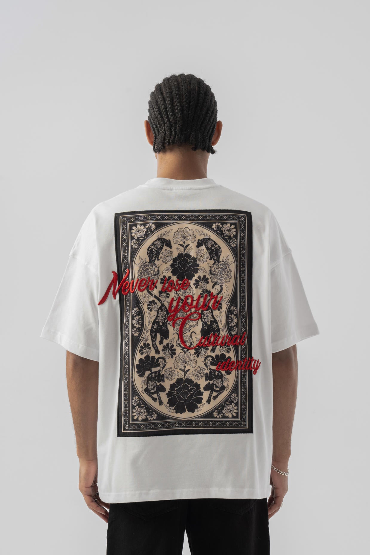 Nakış Detaylı Oversize T-shirt - Beyaz